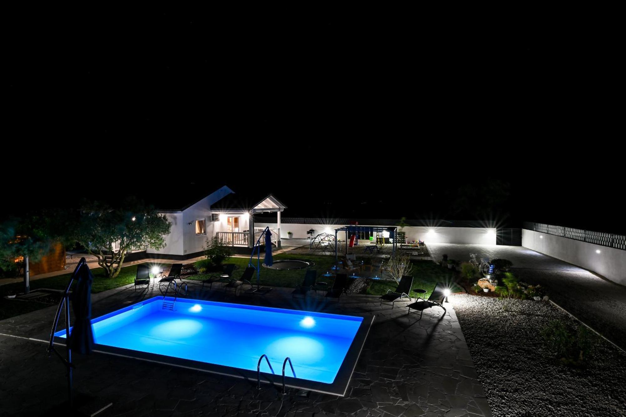 Holiday Home Aprilis With Pool, Jacuzzi And Sauna Galovac  외부 사진