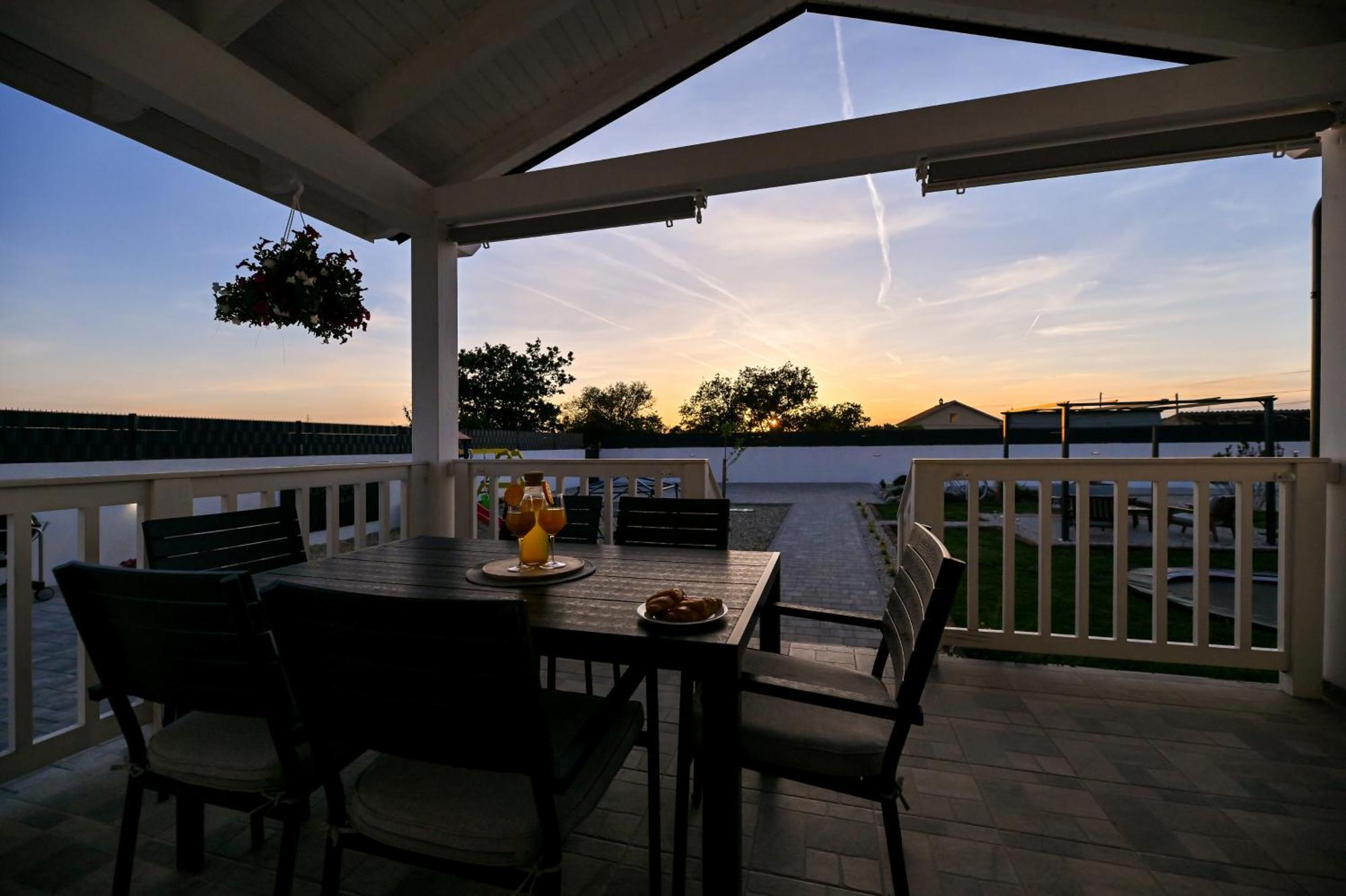Holiday Home Aprilis With Pool, Jacuzzi And Sauna Galovac  외부 사진