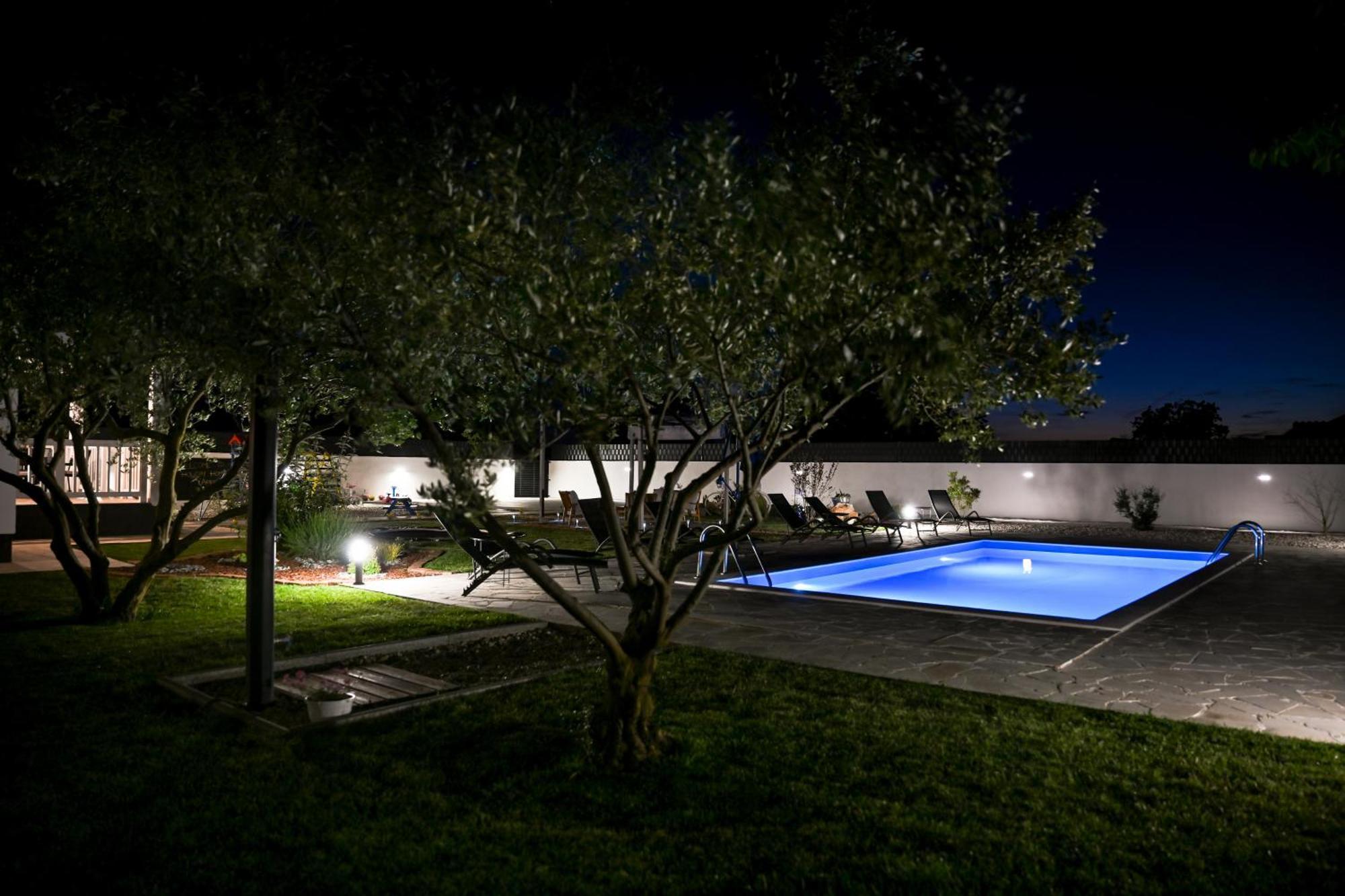 Holiday Home Aprilis With Pool, Jacuzzi And Sauna Galovac  외부 사진