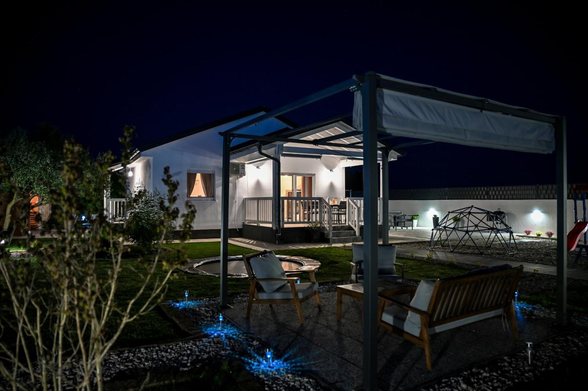 Holiday Home Aprilis With Pool, Jacuzzi And Sauna Galovac  외부 사진