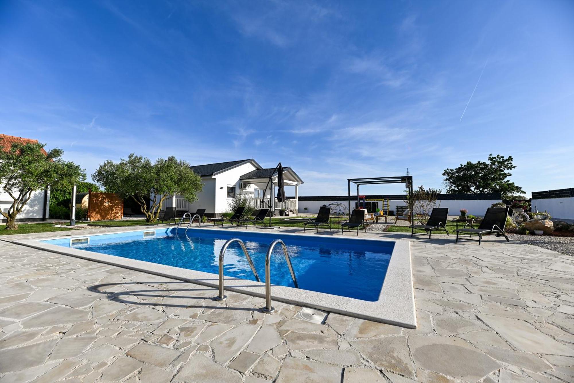 Holiday Home Aprilis With Pool, Jacuzzi And Sauna Galovac  외부 사진