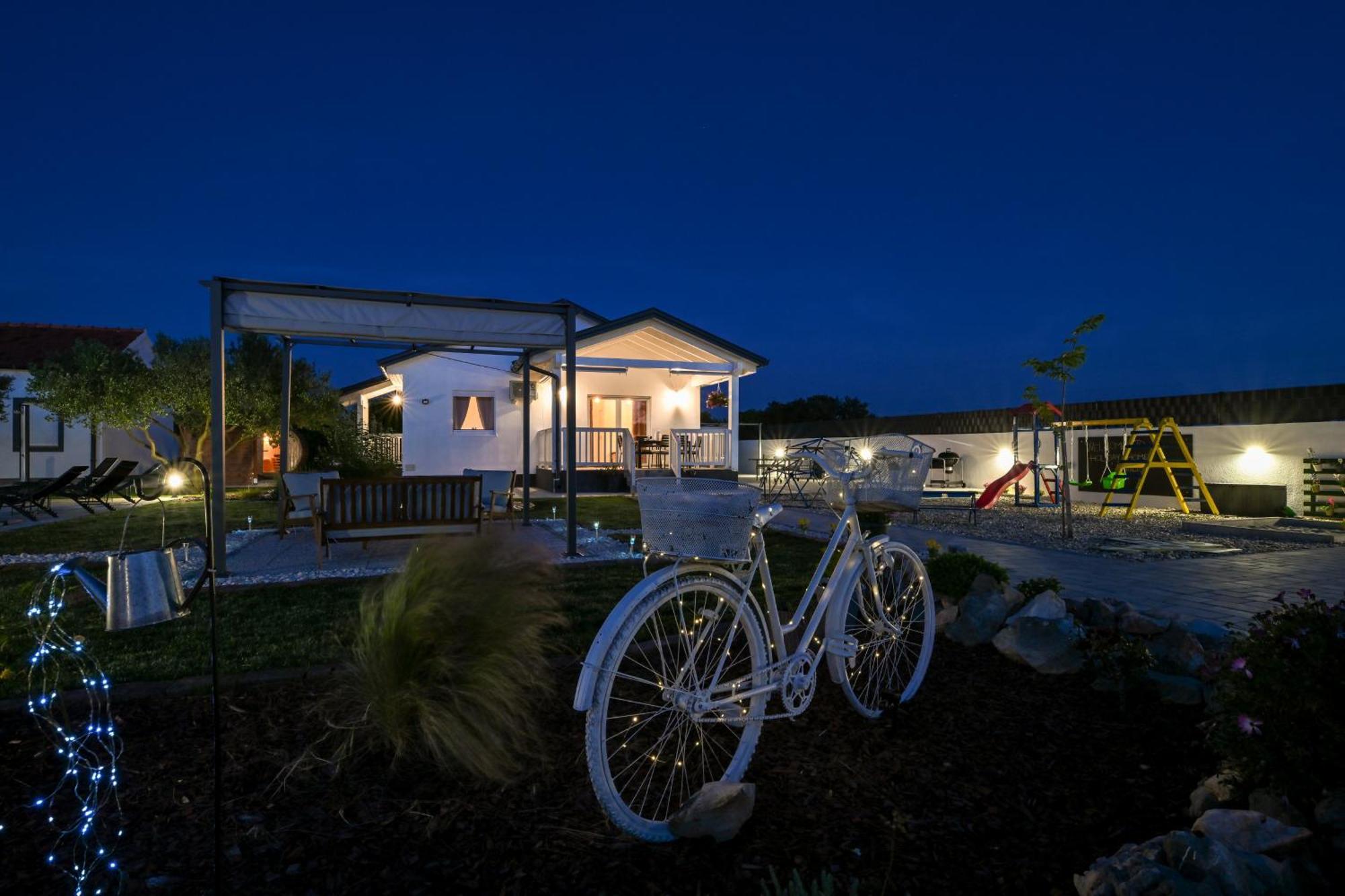 Holiday Home Aprilis With Pool, Jacuzzi And Sauna Galovac  외부 사진