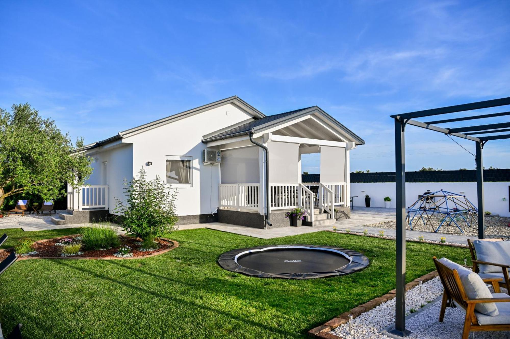 Holiday Home Aprilis With Pool, Jacuzzi And Sauna Galovac  외부 사진