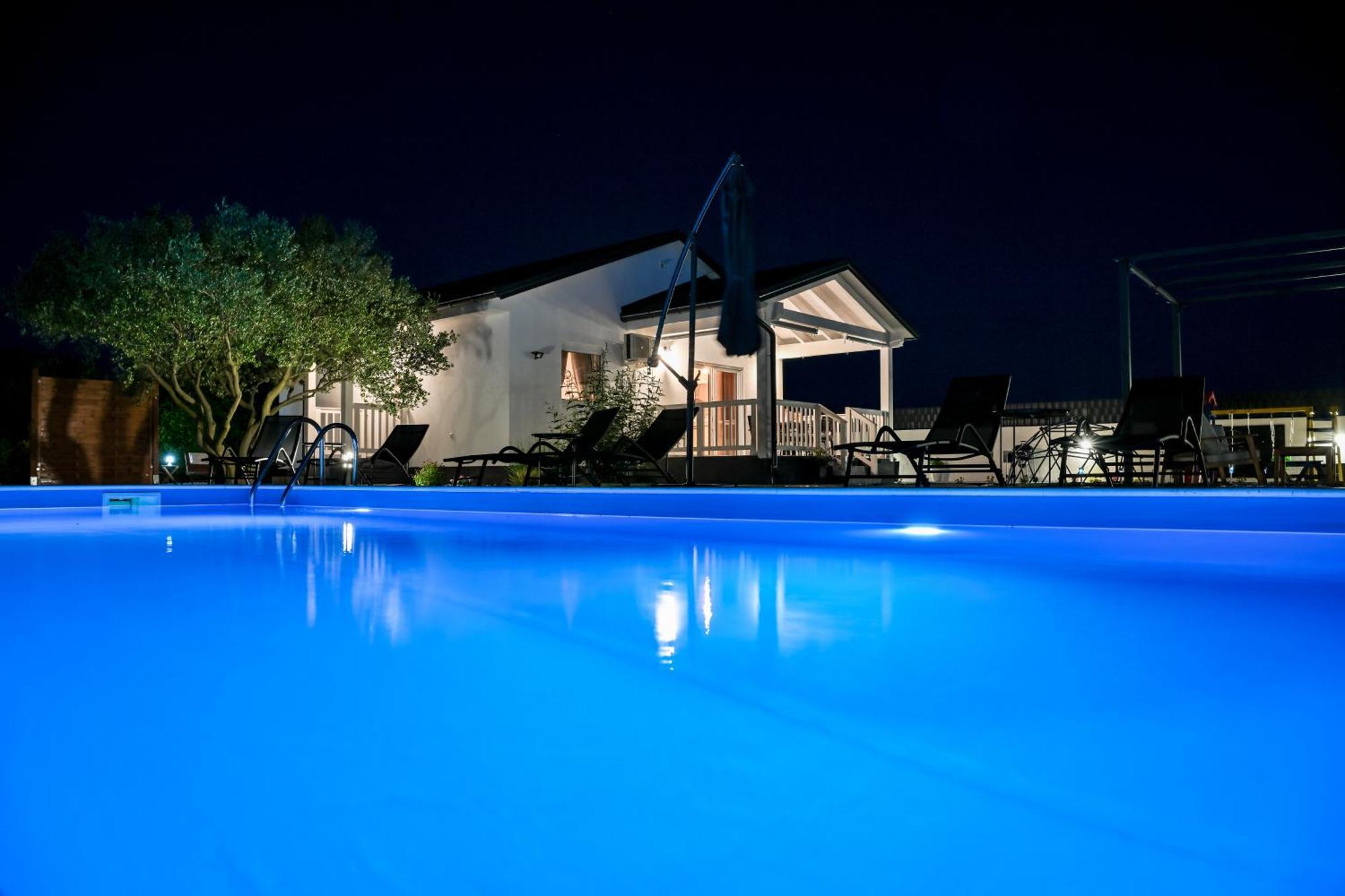 Holiday Home Aprilis With Pool, Jacuzzi And Sauna Galovac  외부 사진