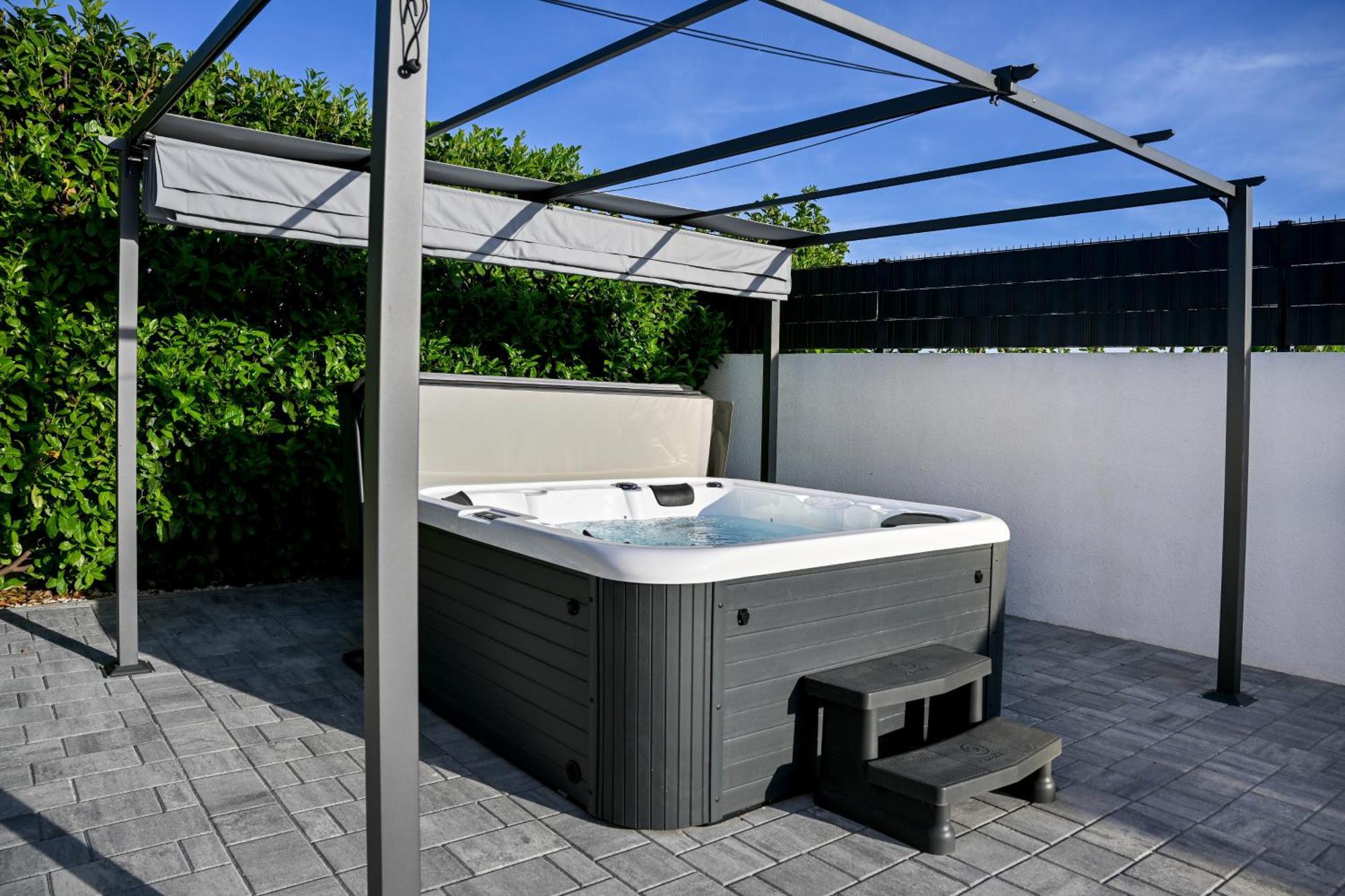 Holiday Home Aprilis With Pool, Jacuzzi And Sauna Galovac  외부 사진