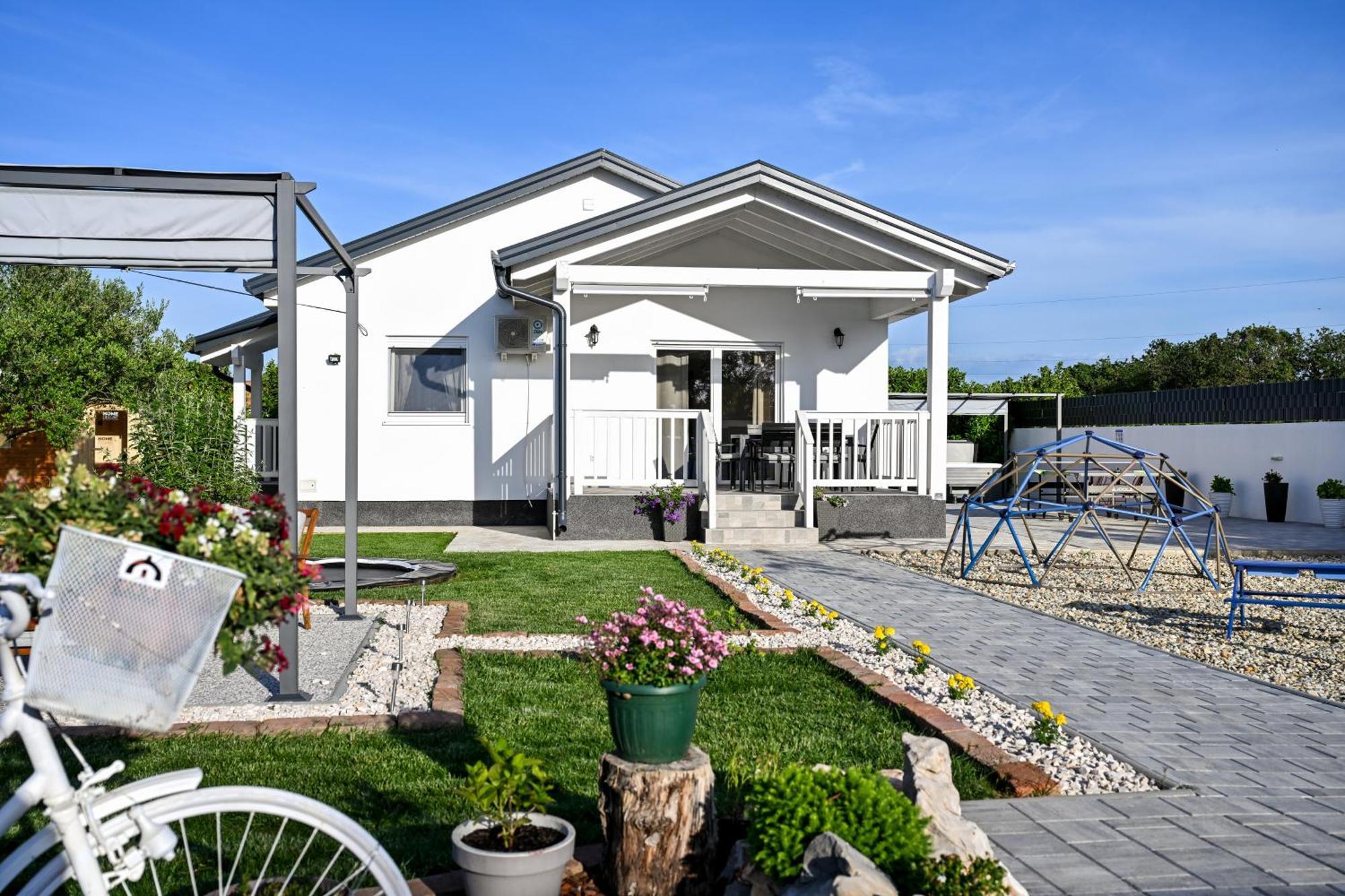 Holiday Home Aprilis With Pool, Jacuzzi And Sauna Galovac  외부 사진